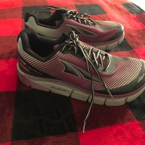 Alta Torrin 2.5. Less than 15 miles on them